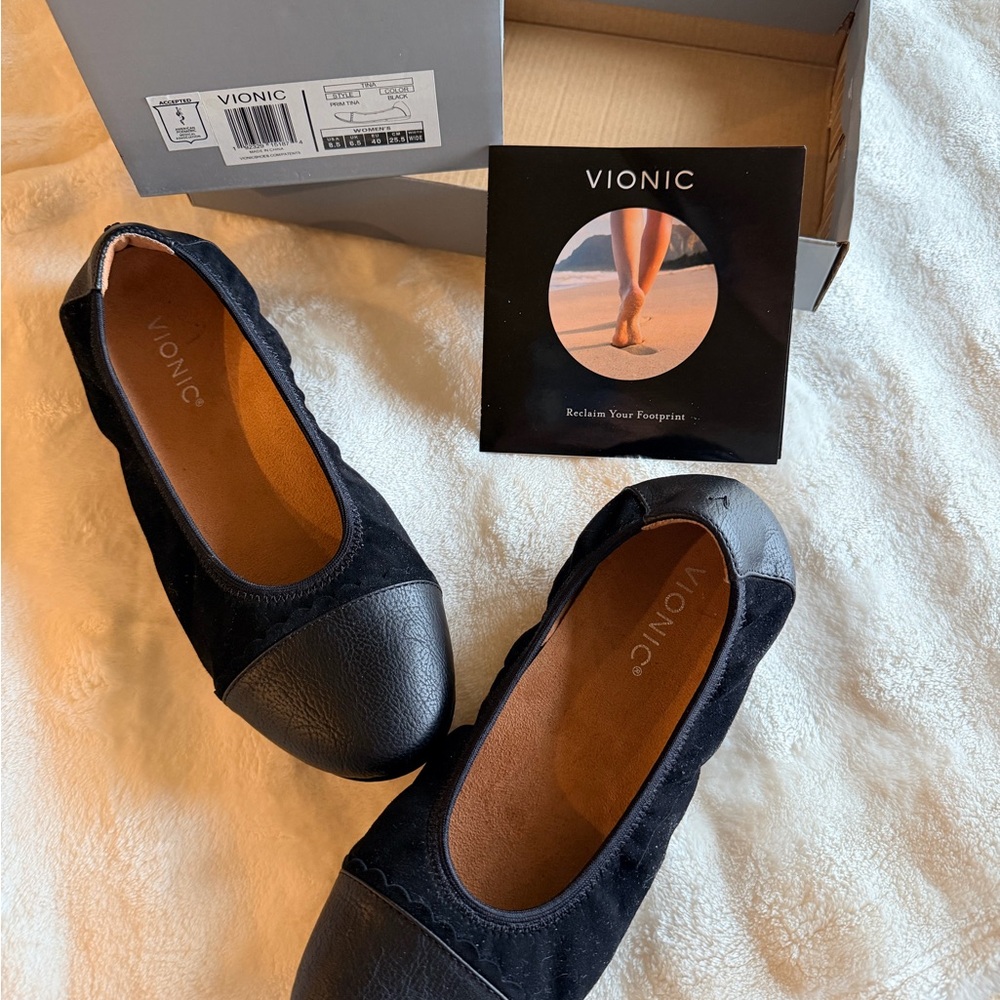Vionic Women's Black Flats NIB size 8.5W